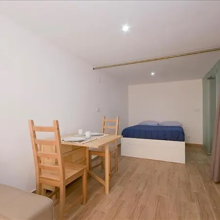 Downtown Διαμέρισμα *